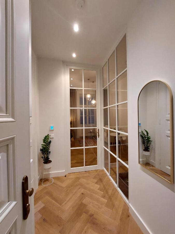 Luxury In The Centre Apartment *